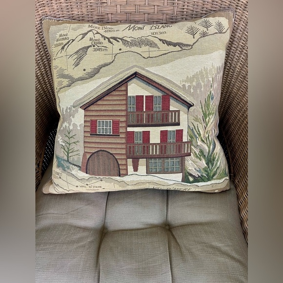 Mars & More Robelin Alpine Pillow 17x17 in new like condition
Ski cottage, cabin - Picture 1 of 6